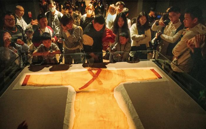 为什么突然之间所有博物馆都长满了人